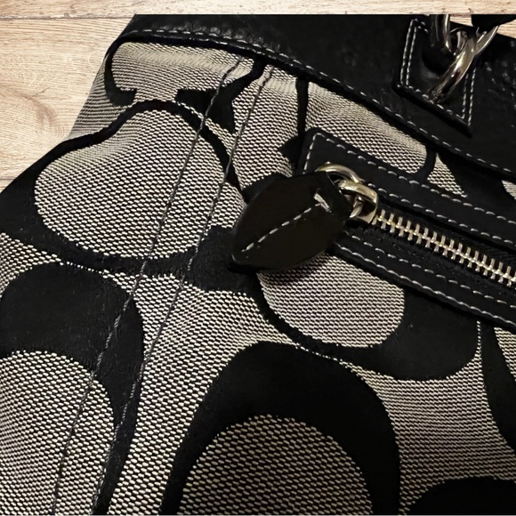 Classic COACH Shoulder Bag 13”x9”x4” Outside zip pocket Roomy. Black/deep tan. - Picture 8 of 13